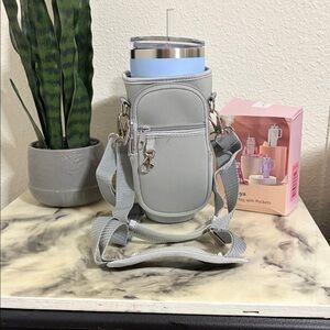 Gray Insulated Crossbody Bag with Pockets ( cup not included)